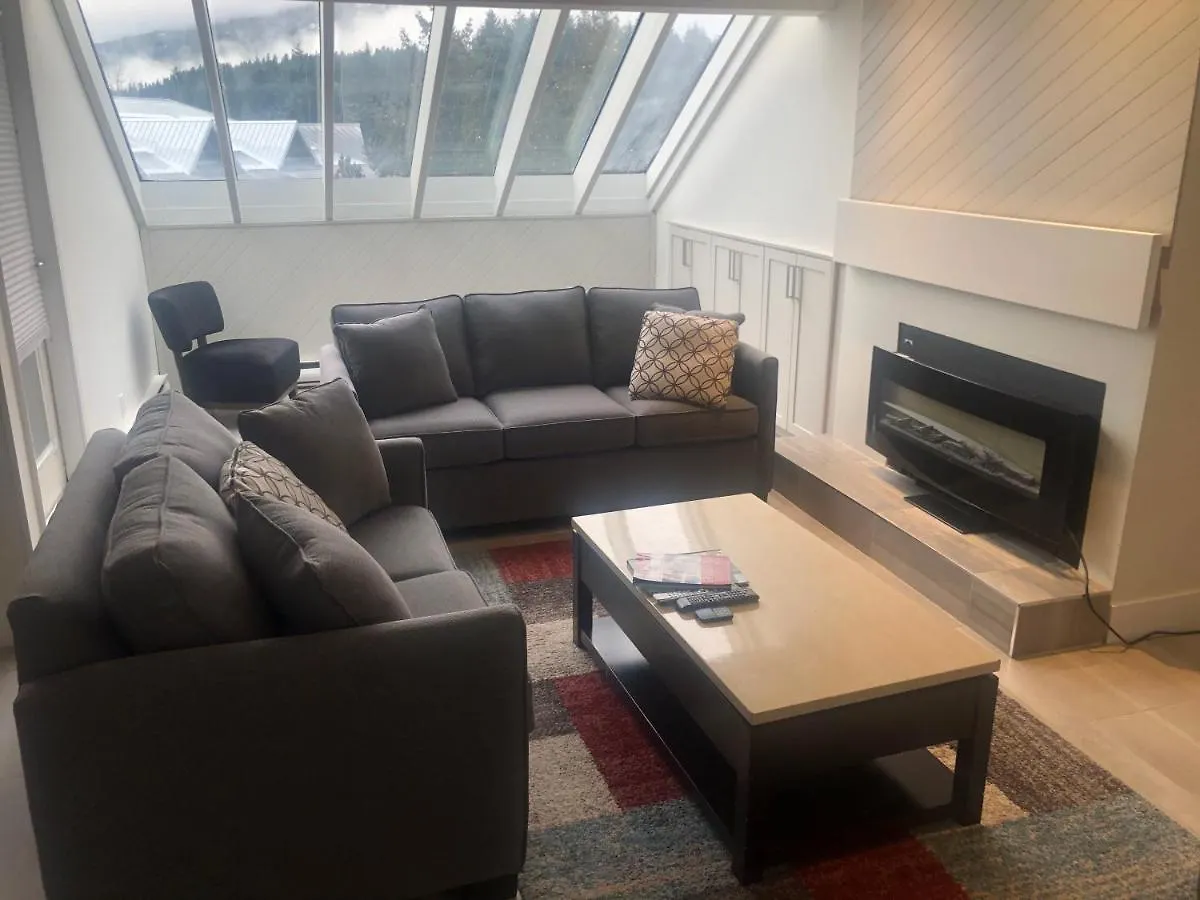 Apartment Hearthstone Lodge Loft, Village Centre, Private Hot Tub, Sleeps 6 Whistler