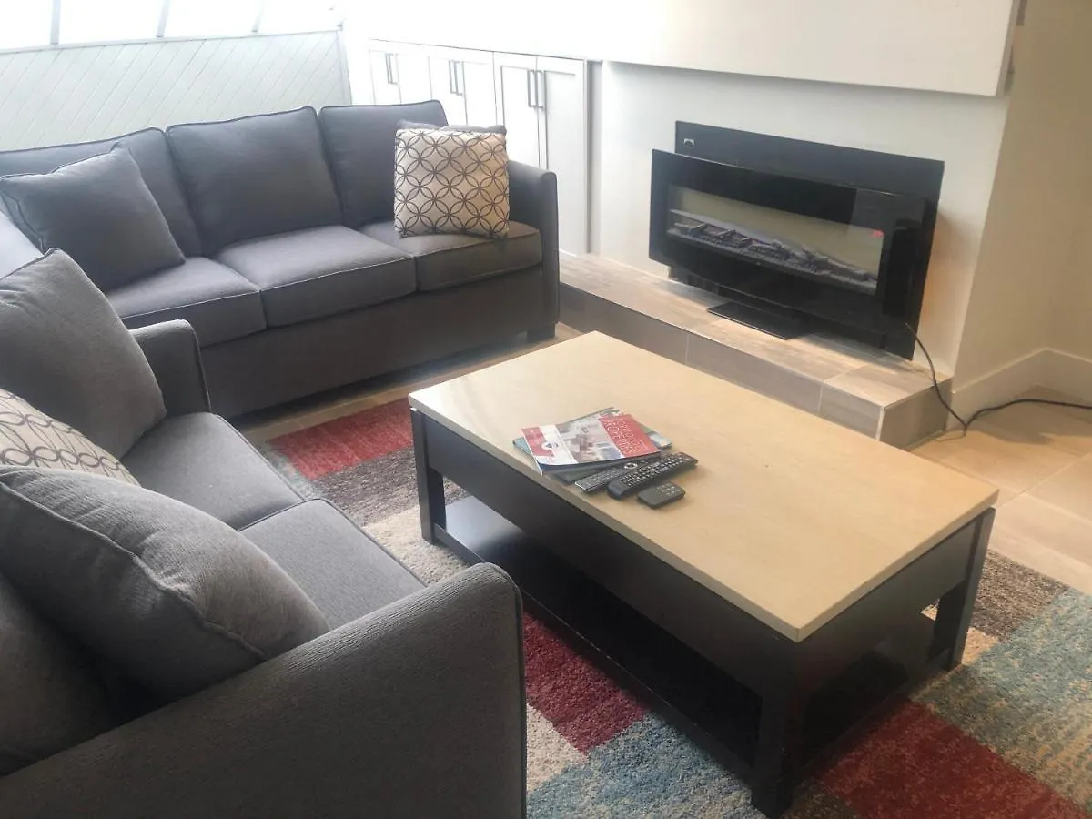 Hearthstone Lodge Loft, Village Centre, Private Hot Tub, Sleeps 6 Whistler Canada