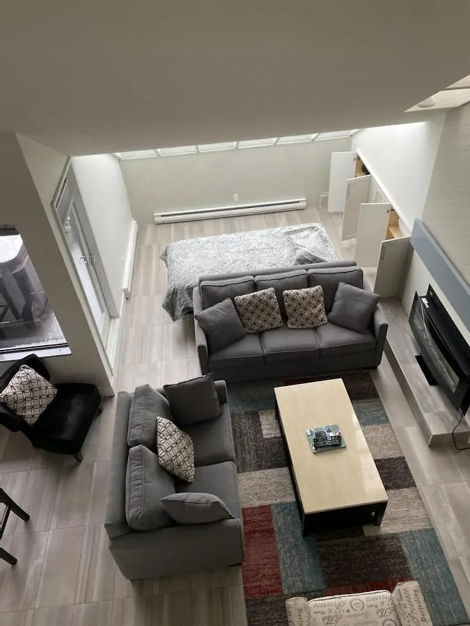 Hearthstone Lodge Loft, Village Centre, Private Hot Tub, Sleeps 6 Whistler